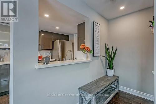 2386 Munns Avenue E, Oakville, ON - Indoor