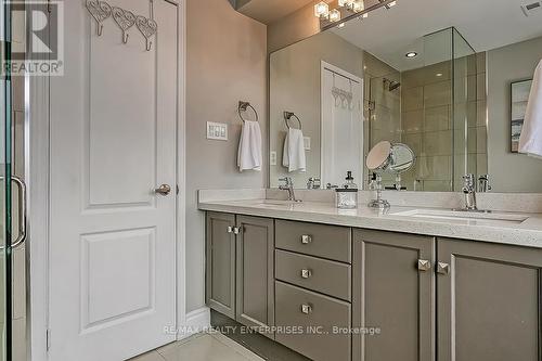 2386 Munns Avenue E, Oakville, ON - Indoor Photo Showing Bathroom