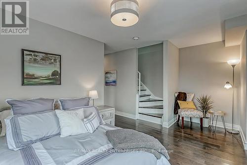 2386 Munns Avenue E, Oakville, ON - Indoor Photo Showing Living Room