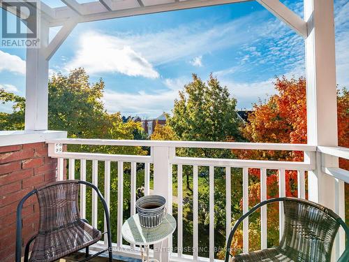 2386 Munns Avenue E, Oakville, ON - Outdoor