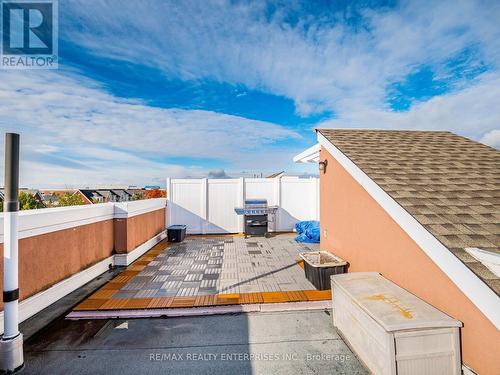 2386 Munns Avenue E, Oakville, ON - Outdoor