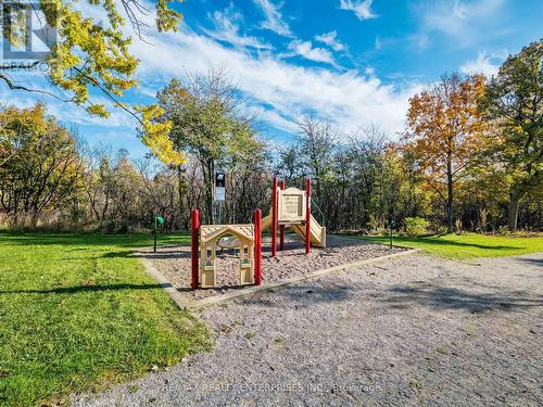 2386 Munns Avenue E, Oakville, ON - Outdoor With View