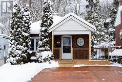 18 WELLAND VALE ROAD  St. Catharines (Downtown), ON L2R 2L6