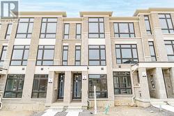 945 CROWSNEST HOLLOW  Pickering, ON L1X 0P4