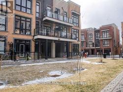 16 - 8 SAYERS LANE  Richmond Hill, ON L4E 1J4