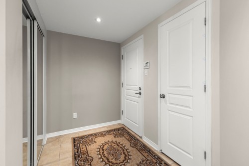 Hall d'entrée/Vestibule - 609-3855 Boul. De Chenonceau, Laval (Chomedey), QC - Indoor Photo Showing Other Room