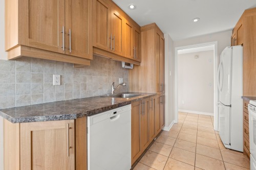 Cuisine - 609-3855 Boul. De Chenonceau, Laval (Chomedey), QC - Indoor Photo Showing Kitchen