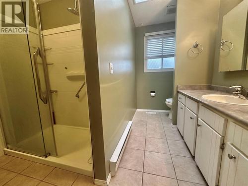 535 Hardie Road, Rutland, BC - Indoor Photo Showing Bathroom