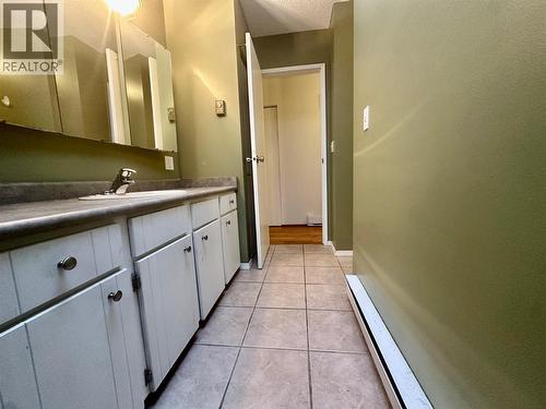 535 Hardie Road, Rutland, BC - Indoor Photo Showing Bathroom