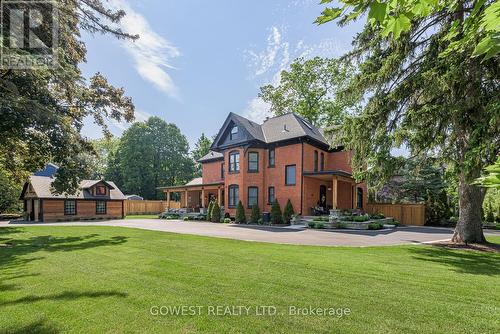 376 CHARTWELL ROAD  Oakville, ON L6J 4A3