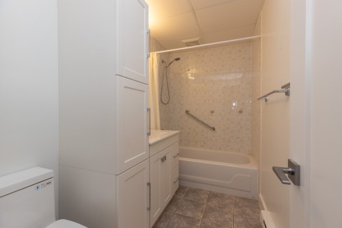 Salle de bains - 10270 Av. Du Sacré-Coeur, Montréal (Ahuntsic-Cartierville), QC - Indoor Photo Showing Bathroom