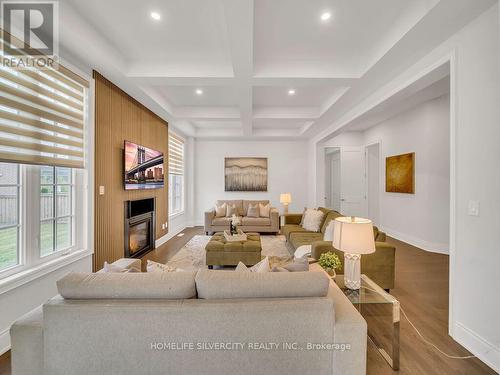 2 Endless Circle, Vaughan, ON - Indoor Photo Showing Living Room