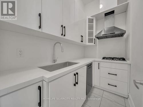2 Endless Circle, Vaughan, ON - Indoor Photo Showing Kitchen