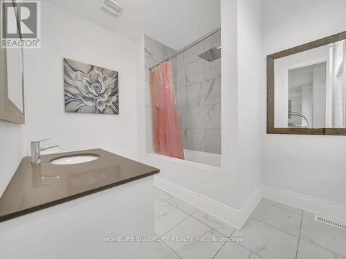 2 Endless Circle, Vaughan, ON - Indoor Photo Showing Bathroom