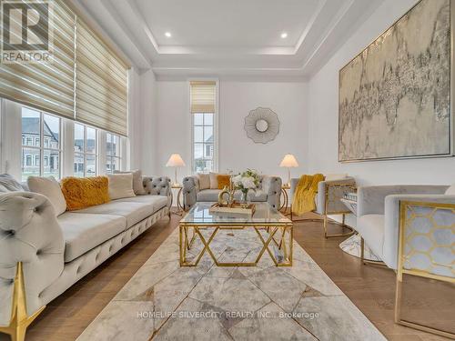 2 Endless Circle, Vaughan, ON - Indoor Photo Showing Living Room