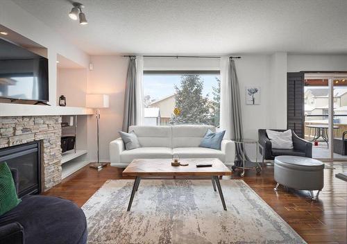 52 Rutledge Crescent, Winnipeg, MB - Indoor Photo Showing Living Room With Fireplace