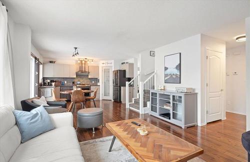 52 Rutledge Crescent, Winnipeg, MB - Indoor Photo Showing Living Room