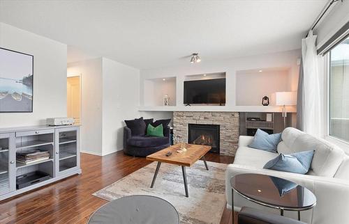 52 Rutledge Crescent, Winnipeg, MB - Indoor Photo Showing Living Room With Fireplace