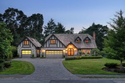 2773 Arbutus Rd  Saanich, BC V8N 5X8