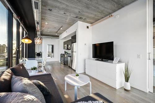 1003-311 Hargrave St, Winnipeg, MB 