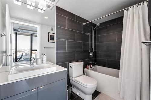 1003-311 Hargrave St, Winnipeg, MB 