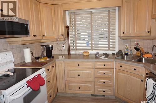 4452 Acadia Drive, Regina, SK - Indoor Photo Showing Kitchen With Double Sink