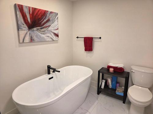 Ensuite bathroom - 1007-4775 Rue Gertrude-Roy, Québec (Les Rivières), QC - Indoor Photo Showing Bathroom