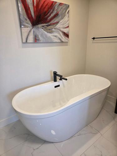 Ensuite bathroom - 1007-4775 Rue Gertrude-Roy, Québec (Les Rivières), QC - Indoor Photo Showing Bathroom