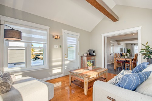 Solarium/Verrière - 178 Rue St-Germain, Saint-Hugues, QC - Indoor Photo Showing Living Room