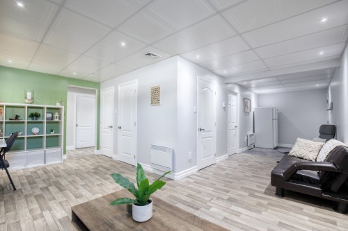 Salle familiale - 178 Rue St-Germain, Saint-Hugues, QC - Indoor