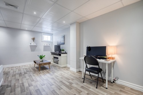 Salle familiale - 178 Rue St-Germain, Saint-Hugues, QC - Indoor