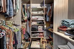 Walk-in closet - 