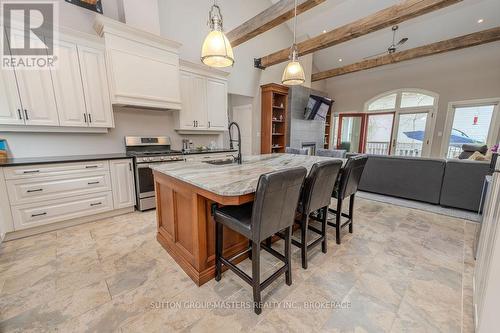 8 Spring Street, Westport, ON - Indoor