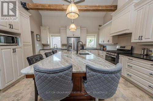 8 Spring Street, Westport, ON - Indoor