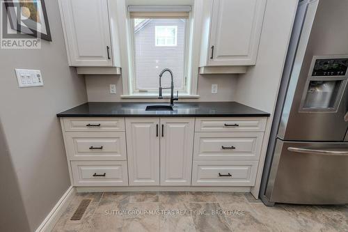 8 Spring Street, Westport, ON - Indoor Photo Showing Kitchen