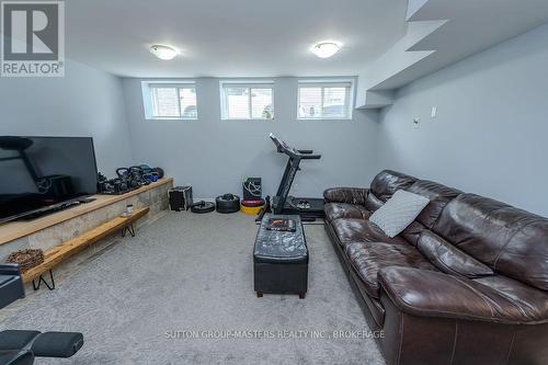 8 Spring Street, Westport, ON - Indoor