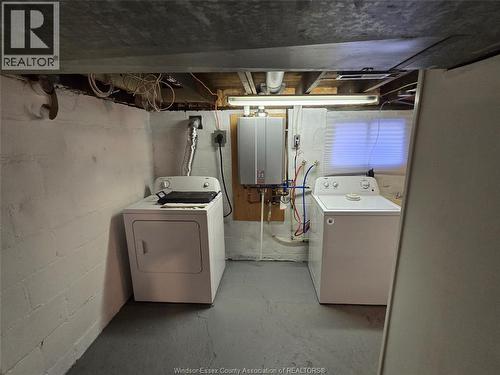 1046 Elsmere, Windsor, ON - Indoor Photo Showing Laundry Room