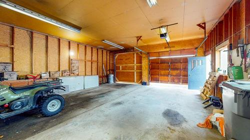 3660 Gold Creek Road, Cranbrook, BC - Indoor Photo Showing Garage