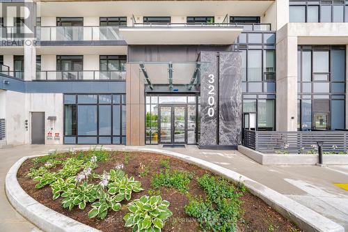 401 - 3200 WILLIAM COLTSON AVENUE  Oakville, ON L6H 7W6