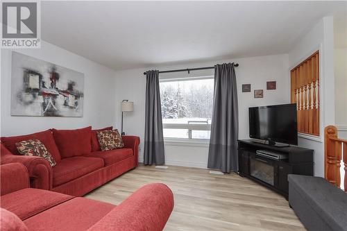 903 Rabbit Trail, Warren, ON - Indoor Photo Showing Living Room