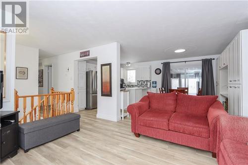 903 Rabbit Trail, Warren, ON - Indoor Photo Showing Living Room