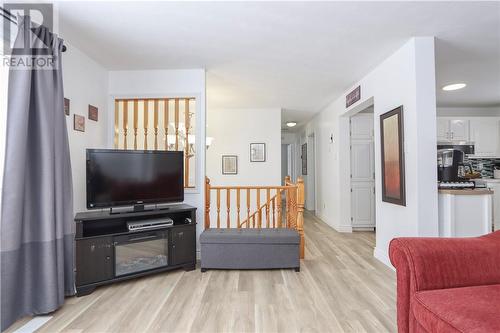903 Rabbit Trail, Warren, ON - Indoor Photo Showing Living Room