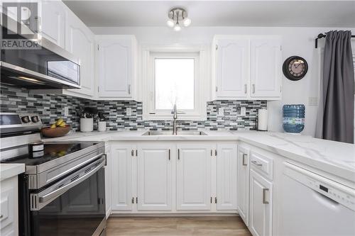 903 Rabbit Trail, Warren, ON - Indoor Photo Showing Kitchen