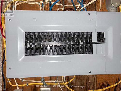 Updated Panel - 565 South Street, London East (East K), ON - Indoor