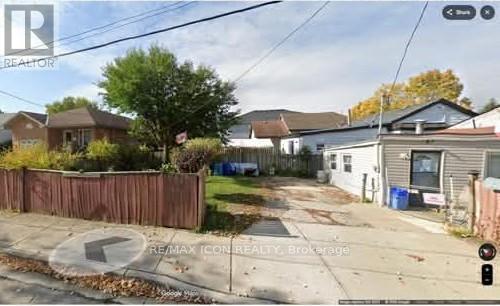 Driveway-parking at the back - 565 South Street, London East (East K), ON - Outdoor