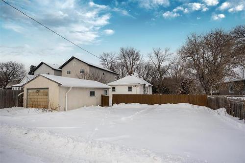 210 Yale Ave, Winnipeg, MB 