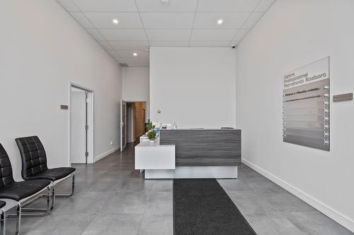 Reception area - 8-10410 Boul. Gouin O., Montréal (Pierrefonds-Roxboro), QC - Indoor Photo Showing Other Room