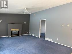 Mastern Bdrm off living room - 