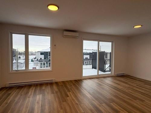 Salon - 201-120 Place Marc-Favreau, Cowansville, QC - Indoor Photo Showing Other Room