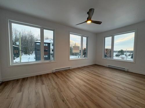 Primary bedroom - 301-85 Rue Janine-Sutto, Cowansville, QC - Indoor Photo Showing Other Room